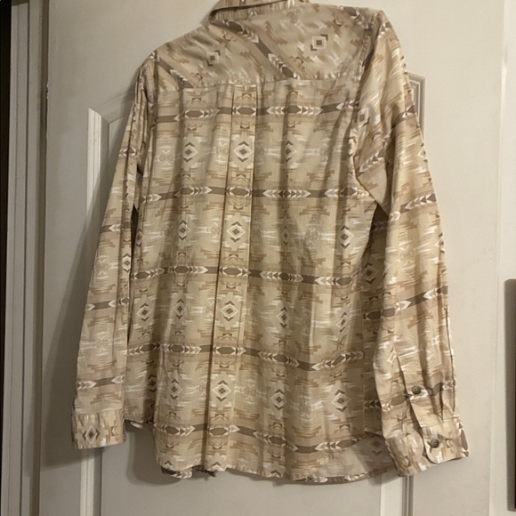 NWT Ariat Tan & White Southwest Pattern Print Shirt - M - Picture 5 of 5